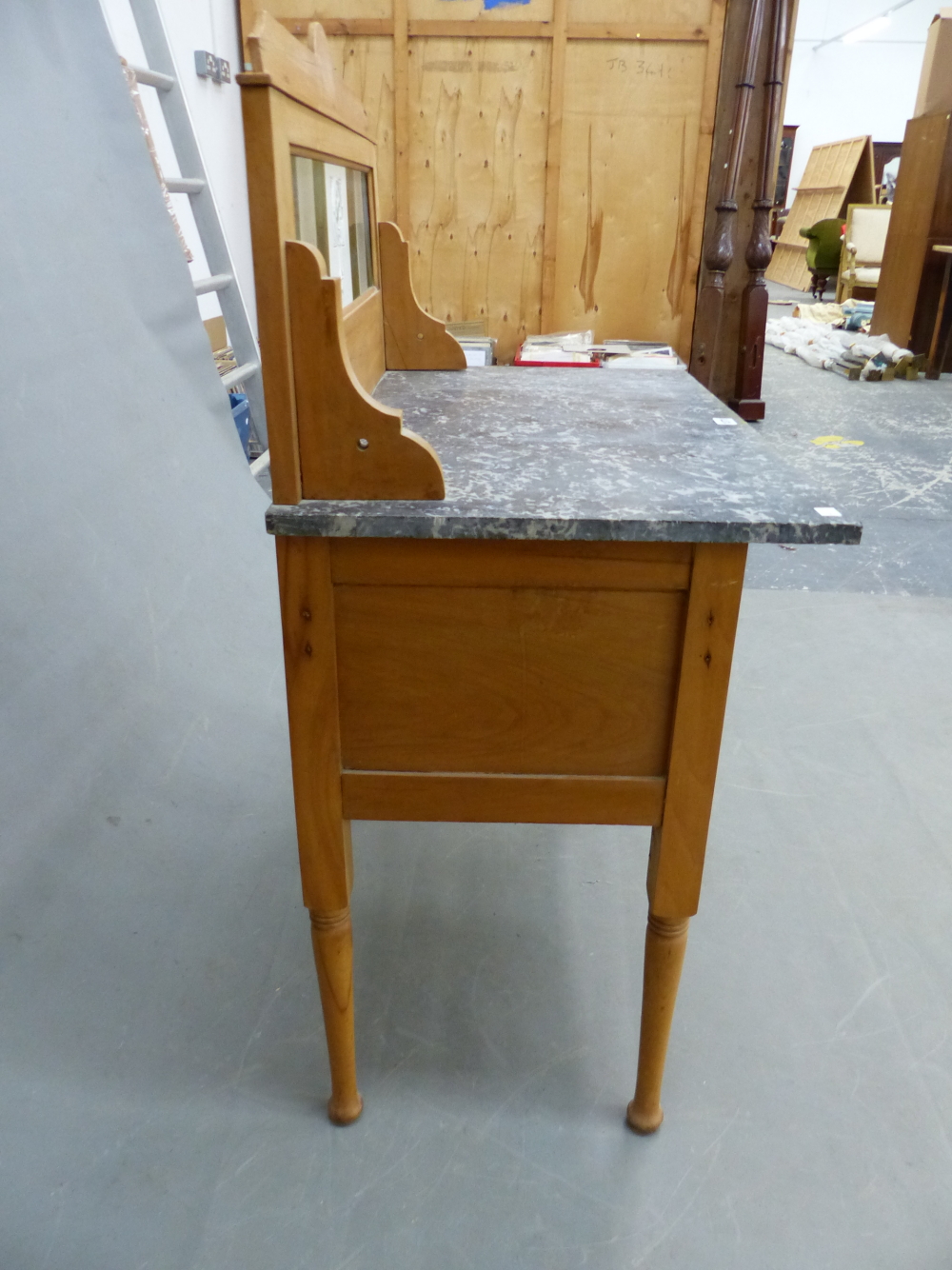 AN EDWARDIAN GREY MARBLE TOPPED PINE WASHSTAND WITH A TILED BACK ABOVE A DOOR TO THE FRONT, THE - Image 7 of 9