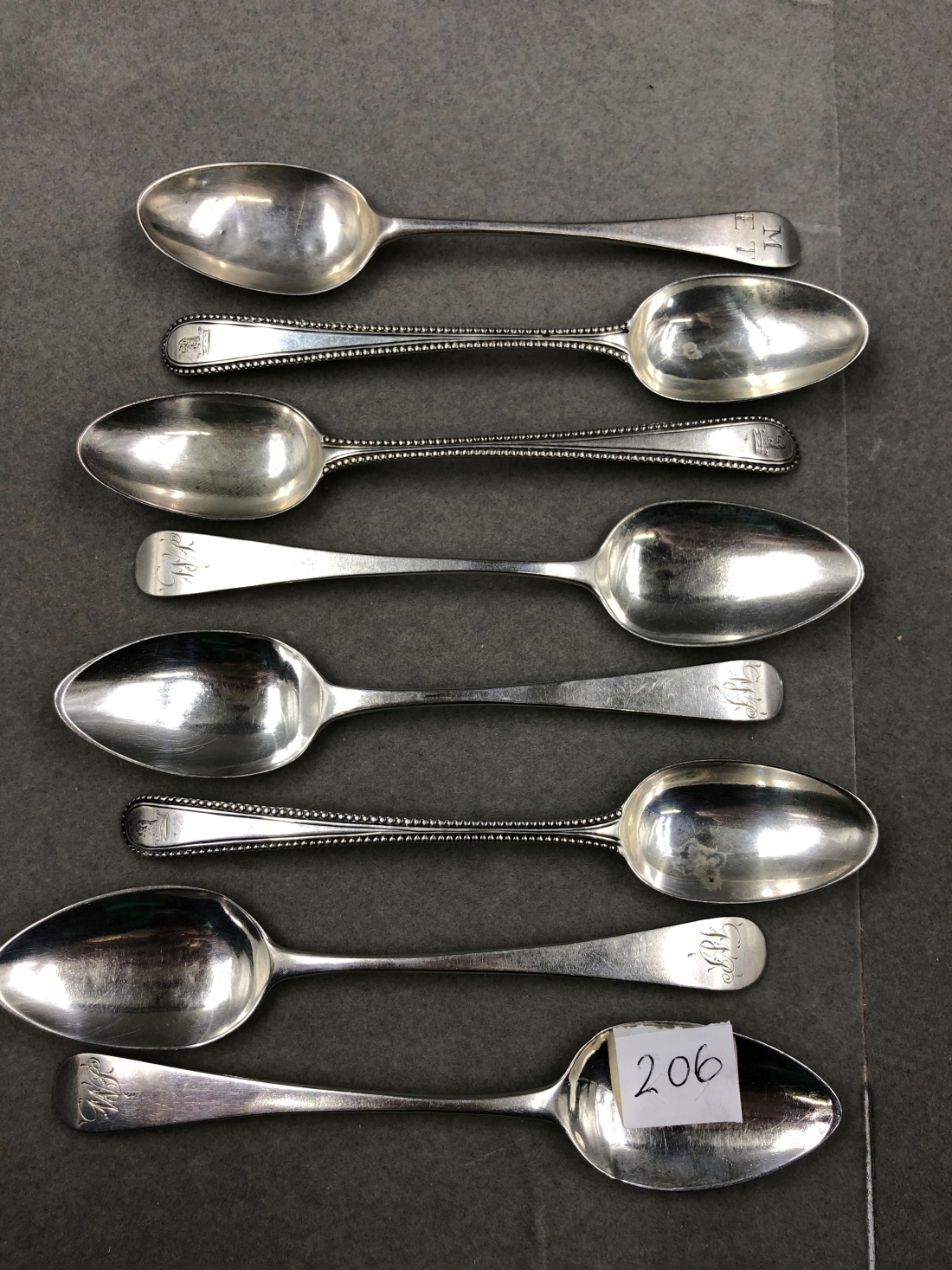 TWO SETS OF SIX GEORGIAN SILVER TEA SPOONS AND A FURTHER SET OF THREE. TOTAL AMOUNT OF SPOONS - Image 4 of 5