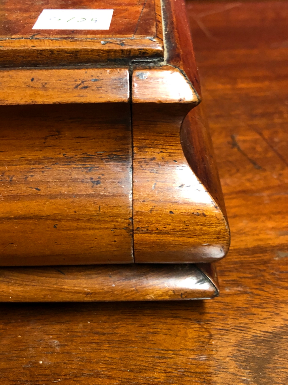 A VICTORIAN WALNUT SEWING COMPENDIUM, THE TWO GRADED CIRCULAR TIERS OF THE COTTON REEL ABOVE A - Image 15 of 18