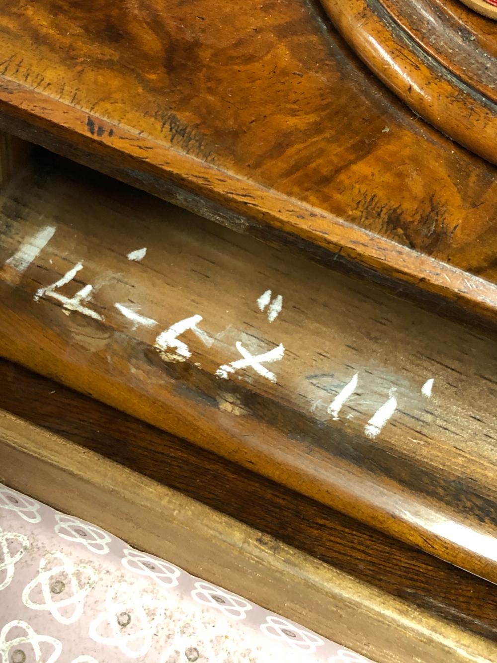 A VICTORIAN WALNUT SEWING COMPENDIUM, THE TWO GRADED CIRCULAR TIERS OF THE COTTON REEL ABOVE A - Image 8 of 18