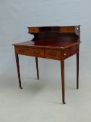 A LATE 19th C. LEATHER INSET MAHOGANY WRITING TABLE, THE SHELVES OF THE RECESSED BACK FLANKED BY TWO