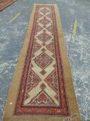 AN ANTIQUE PERSIAN SERAB RUNNER, 410 X 102cm.