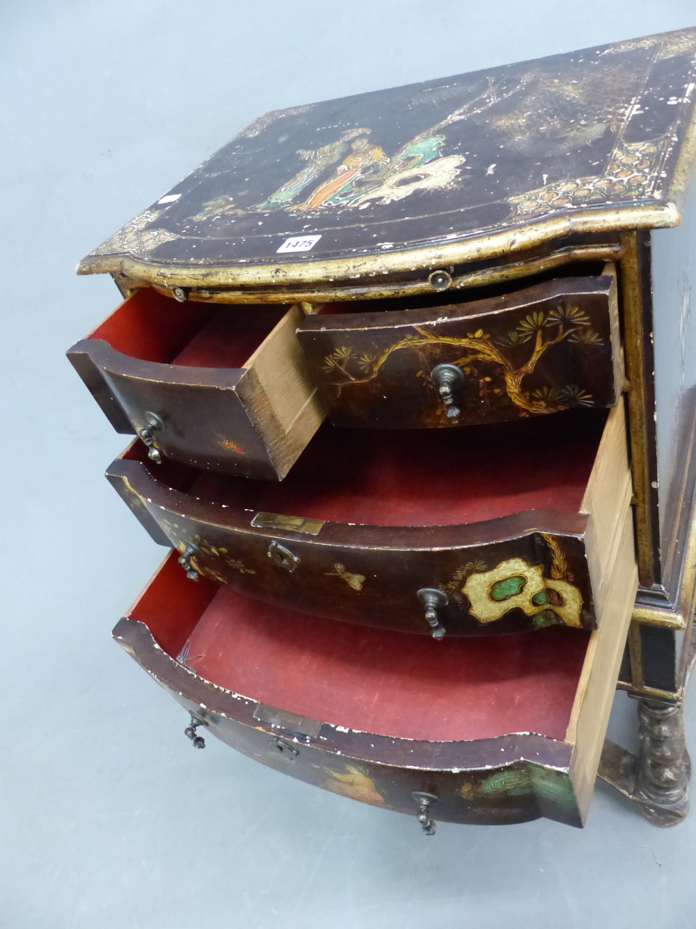 A CHINOISERIE SIMULATED LACQUER SIDE CABINET WITH A BRUSHING SLIDE ABOVE A CONFIGURATION OF FIVE - Image 6 of 10