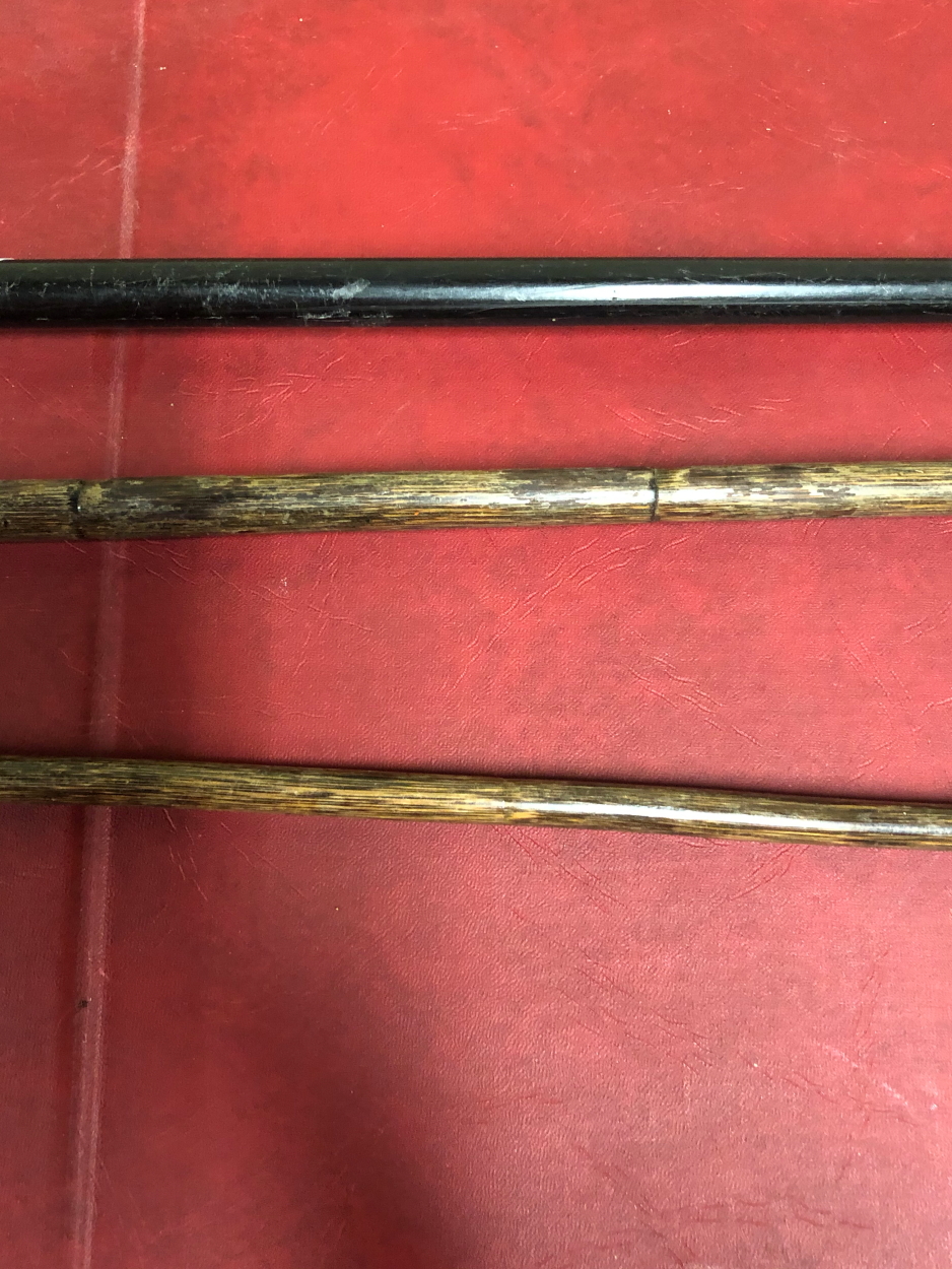 A SILVER TOPPED BLACK MALACCA WALKING CANE AND TWO BAMBOO WALKING STICKS WITH WHITE METAL MOUNTS - Image 3 of 20