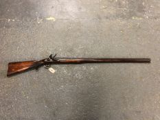 AN EAST INDIA COMPANY FLINTLOCK MUSKET, 39 INCH BARREL, BEVELLED LOCK WITH RAMPANT LION EMBLEM, FULL