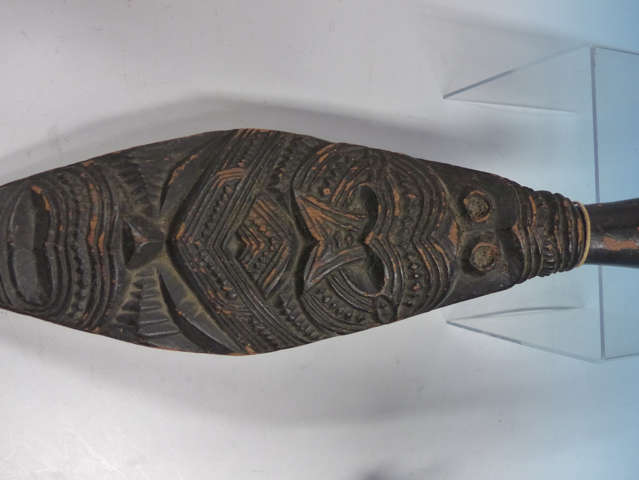 A MAORI CEREMONIAL CARVED WOOD WAHAIKA. 33.5cms. A WOODEN BLADE SHAPE CHIP CARVED OPPOSITE THE - Image 8 of 20