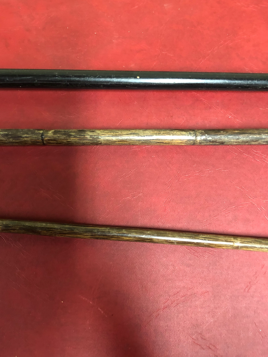A SILVER TOPPED BLACK MALACCA WALKING CANE AND TWO BAMBOO WALKING STICKS WITH WHITE METAL MOUNTS - Image 4 of 20