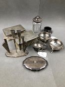 A GROUP OF HALLMARKED SILVER ITEMS TO INCLUDE A PAIR OF CLOTHES BRUSHES, A PART MANICURE SET AND