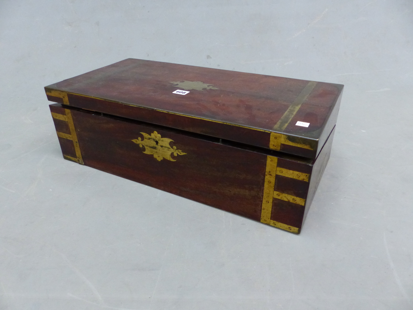 A 19th C. BRASS BOUND MAHOGANY WRITING SLOPE, THE LID OPENING ON BRASS EASEL FITTINGS TO FORM A