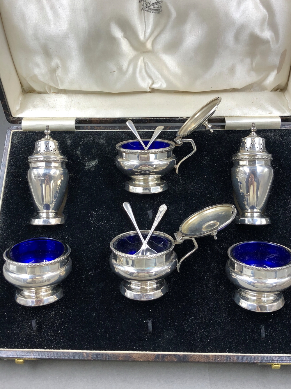 A HALLMARKED SILVER SIX PART CASED CRUET SET, DATED 1934 BIRMINGHAM FOR WILLIAM NEAL, COMPLETE - Image 3 of 15