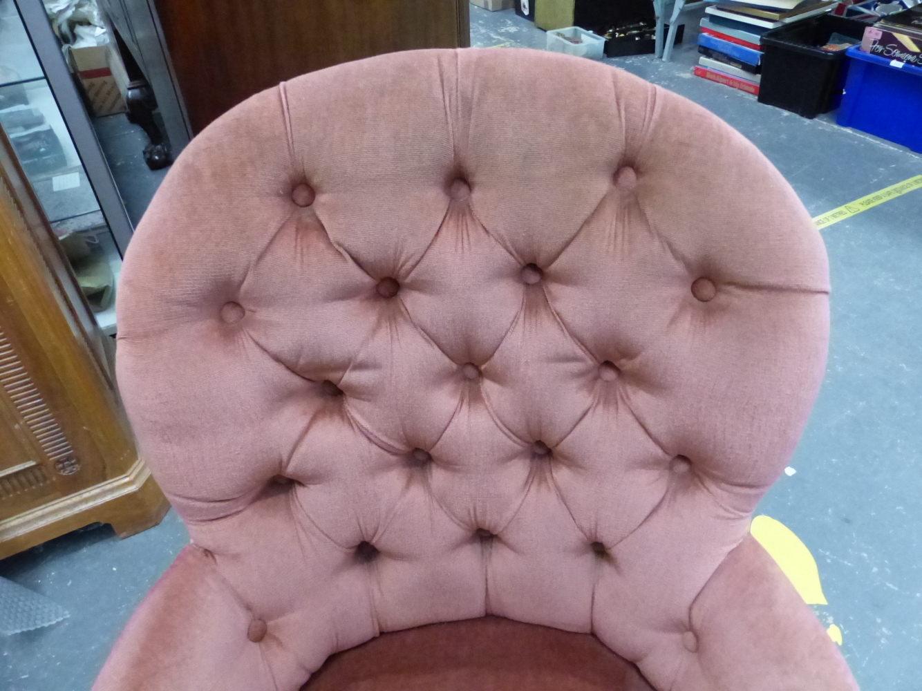 A NEAR PAIR OF VICTORIAN BUTTON BACK ARMCHAIRS - Image 21 of 42