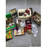 A COLLECTION OF VARIOUS BUTTONS, CUFFLINKS, TIE SLIDE, MEDALLIONS, MEDALS, ETC, TO INCLUDE