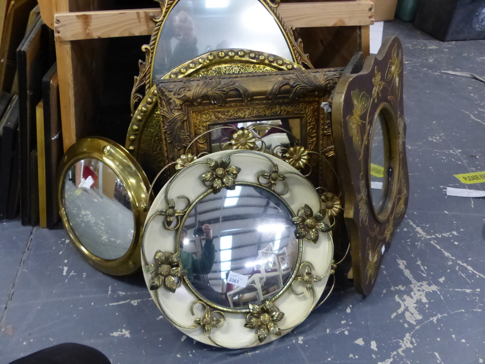 A GROUP OF SMALL RETRO AND DECORATIVE MIRRORS, INCLUDING THREE CONVEX MIRRORS, SIZES VARY.