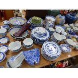 A GROUP OF MODERN ORIENTAL BLUE AND WHITE DINNER WARES, COVERED CIDER MUGS, TWO VASES ETC.