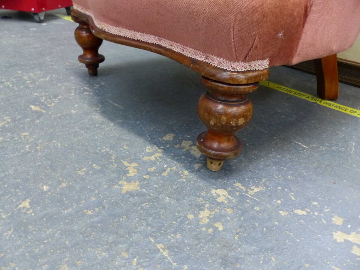 A NEAR PAIR OF VICTORIAN BUTTON BACK ARMCHAIRS - Image 41 of 42
