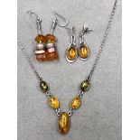 AN SILVER AND AMBER SET NECKLACE, WITH A PAIR OF SILVER AND AMBER DROP EARRINGS, AND A FURTHER
