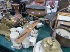 AN ANTIQUE DUTCH STYLE BRASS JARDINIERE, TWO BRASS KETTLES ON STAND, THREE COPPER SAUCEPANS, A TABLE