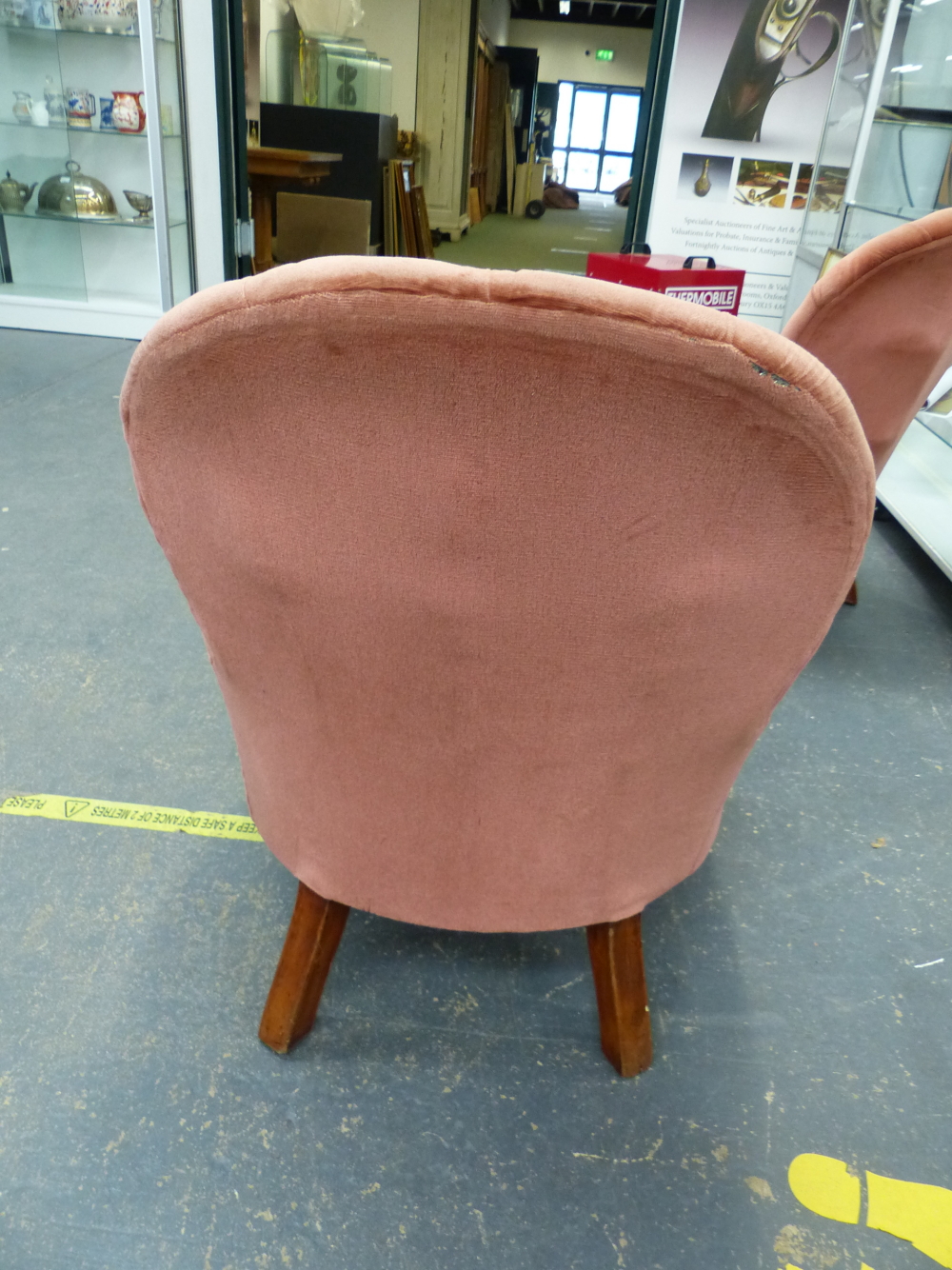 A NEAR PAIR OF VICTORIAN BUTTON BACK ARMCHAIRS - Image 30 of 42