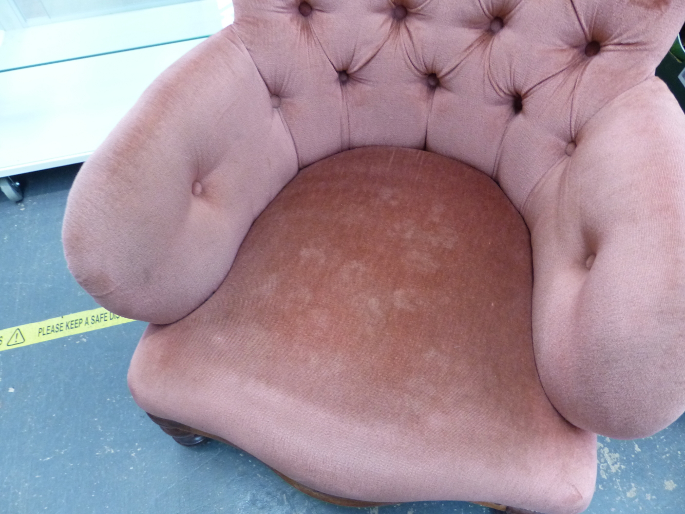 A NEAR PAIR OF VICTORIAN BUTTON BACK ARMCHAIRS - Image 6 of 42