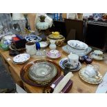 A ROYAL CROWN DERBY CUP AND SAUCERS, A ROYAL WORCESTER VASE, TABLE LAMPS, ROYAL DOULTON PLATES GLASS