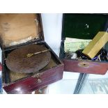 A 16.5cms METAL DISC PLAYER IN CHINOISERIE CASE TOGETHER WITH A LEATHER MOUNTED BOX OF PAPER CASH,