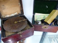 A 16.5cms METAL DISC PLAYER IN CHINOISERIE CASE TOGETHER WITH A LEATHER MOUNTED BOX OF PAPER CASH,