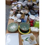 DECORATIVE KITCHEN WARES TO INCLUDE LUMINARC, ITALIAN BOWLS, MALVERN CERAMICS, ROYAL WORCESTER,