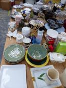 DECORATIVE KITCHEN WARES TO INCLUDE LUMINARC, ITALIAN BOWLS, MALVERN CERAMICS, ROYAL WORCESTER,