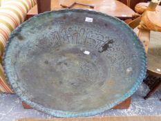 A VERY LARGE MIDDLE EASTERN BRASS TRAY.