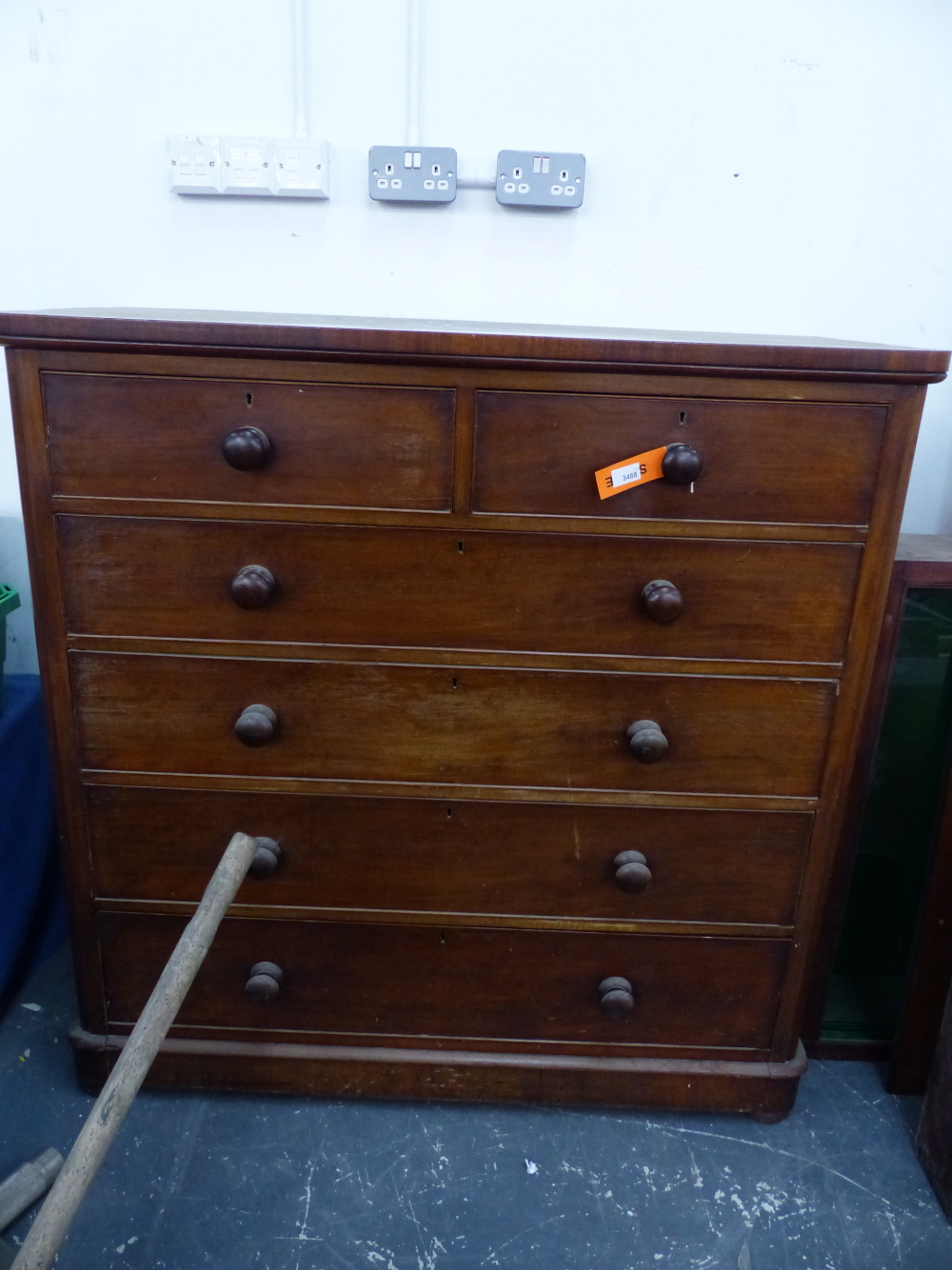 A VICTORIAN MAHOGANY LARGE CHEST OF TWO SHORT, FOUR LONG GRADUATED DRAWERS - Image 2 of 14