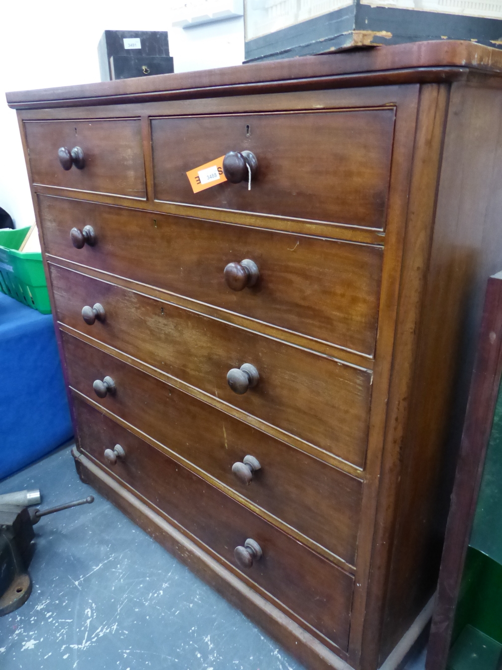 A VICTORIAN MAHOGANY LARGE CHEST OF TWO SHORT, FOUR LONG GRADUATED DRAWERS