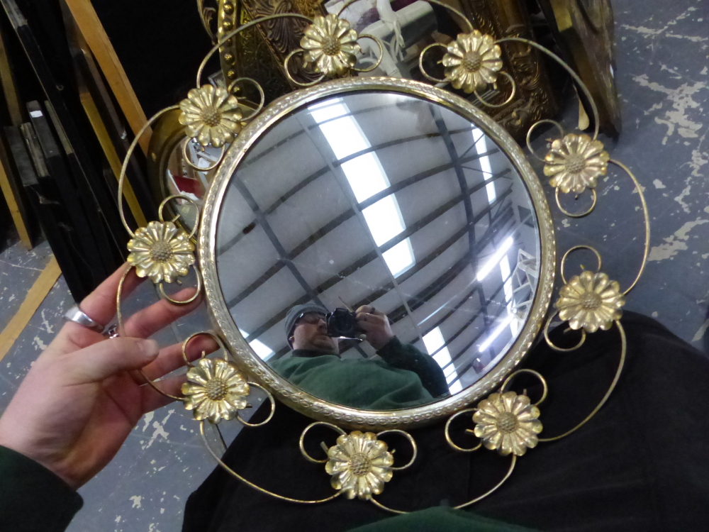 A GROUP OF SMALL RETRO AND DECORATIVE MIRRORS, INCLUDING THREE CONVEX MIRRORS, SIZES VARY. - Image 3 of 10