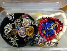 A BOX OF VARIOUS COSTUME JEWELLERY AN A BOX OF LOOSE BEADS, ETC.