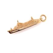 A 9CT HALLMARKED GOLD CHARM /PENDANT IN THE FORM OF THE YACHT SS CANBERRA. WEIGHT 3.8gms