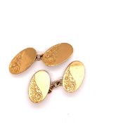 An ART DECO PAIR OF 9ct YELLOW GOLD HALLMARKED CUFFLINKS. THE OVAL CUFFLINKS WITH A HALF SCROLL