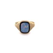 A VINTAGE 9ct HALLMARKED GOLD OPAL DOUBLETTE SIGNET RING. FINGER SIZE T. WEIGHT 2.8grms.