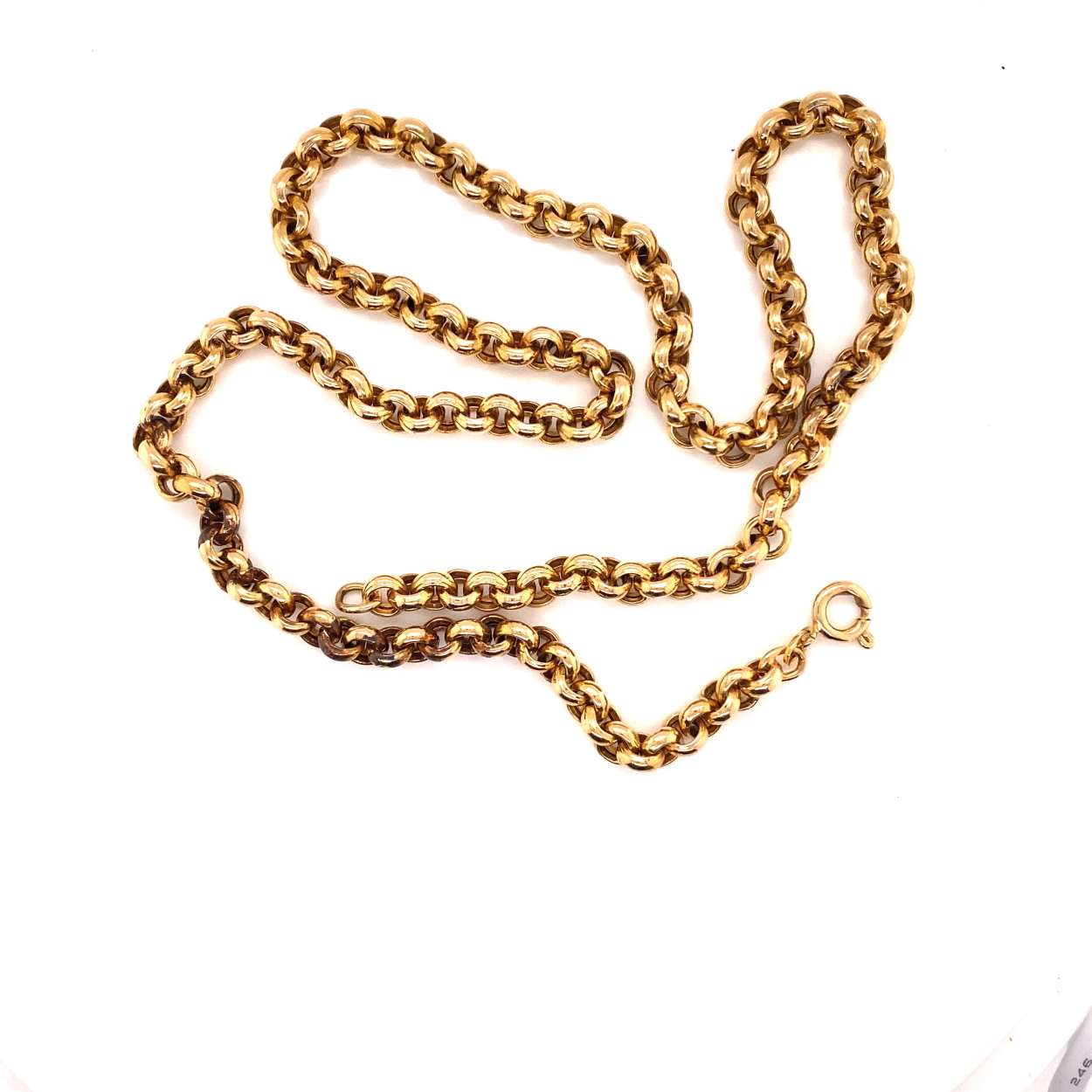 A 9ct GOLD BELCHER CHAIN. LENGTH 46.5cms, WEIGHT 15.1grms.