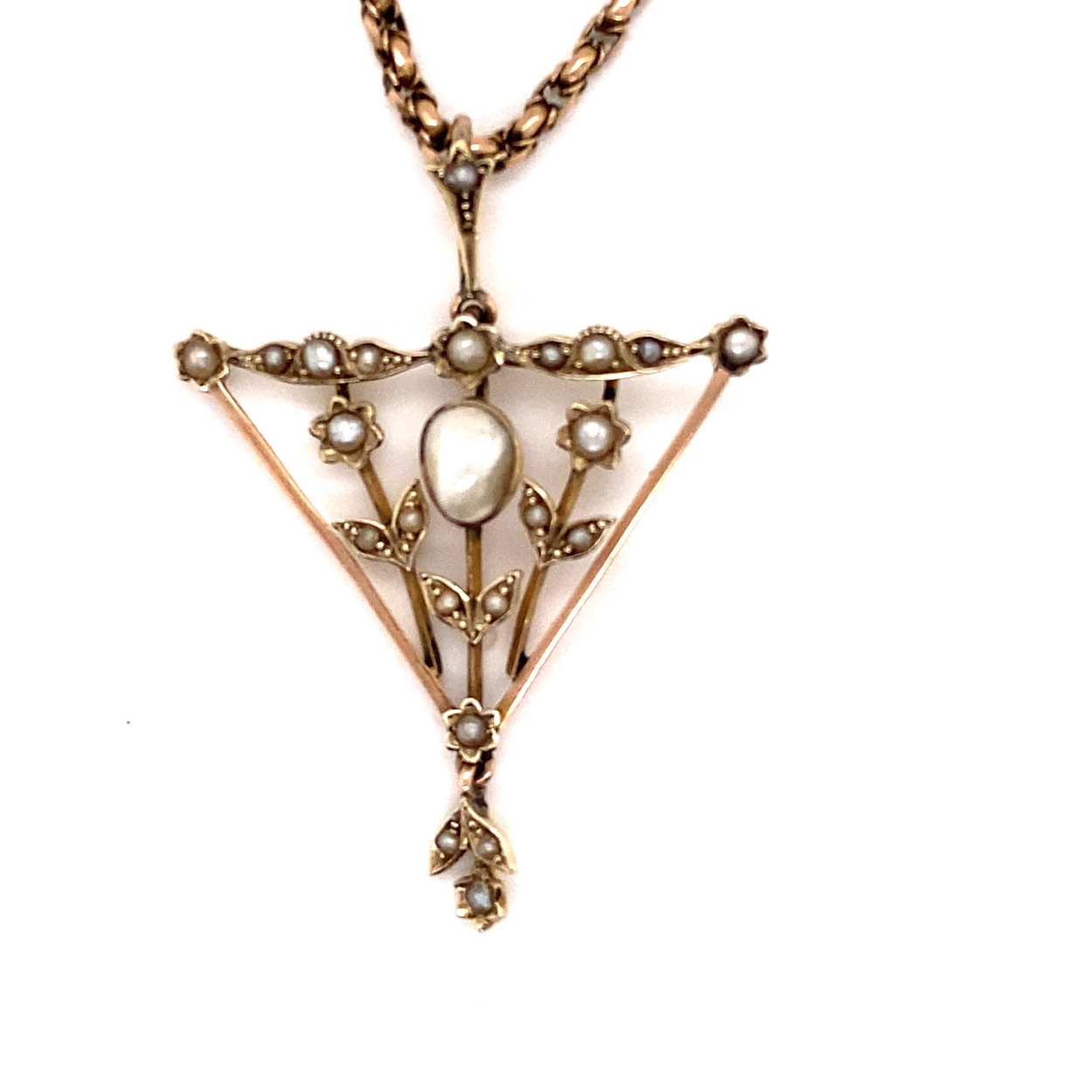 AN ANTIQUE BAROQUE AND SEED PEARL GOLD PENDANT AND CHAIN. THE METAL UNMARKED AND ASSESSED AS 9ct,