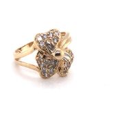PRECIOUS YELLOW METAL FOLIATE DESIGN STYLISED RING. THE RING TESTED TO 12ct STANDARD, WITH