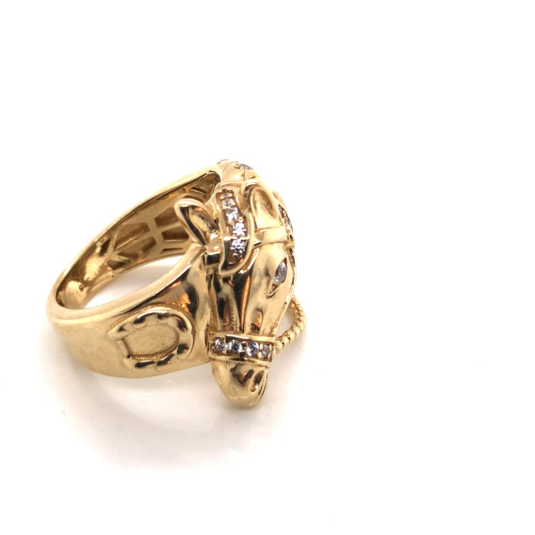 A HORSES HEAD AND BRIDAL CUBIC ZIRCONIA SET RING. STAMPED 375 AND ASSESSED AS 9ct FINENESS. FINGER - Image 4 of 4