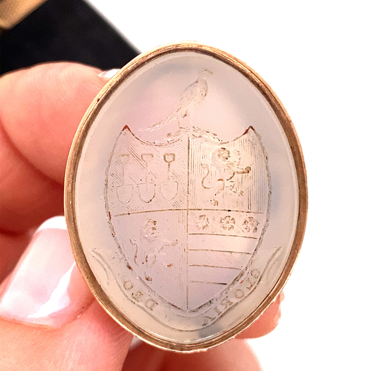 AN EARLY 20th CENTURY HARDSTONE SEAL INTAGLIO FOB MOUNTED IN 9ct ROSE GOLD, ATTACHED TO A BLACK - Image 2 of 2