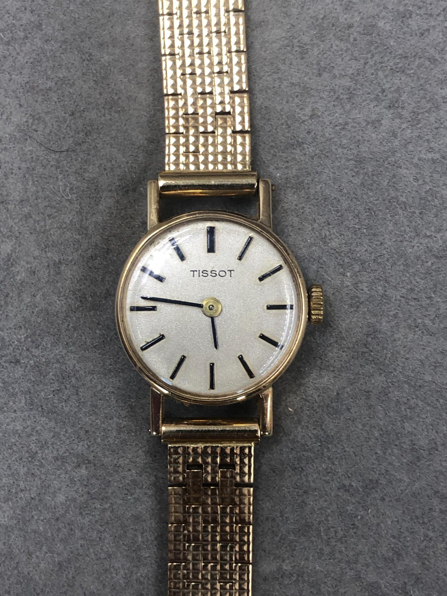 A 9ct GOLD TISSOT LADIES WRIST WATCH ON A BRICK STYLE STRAP WITH LADDER CLASP GROSS WEIGHT 21.2 grms