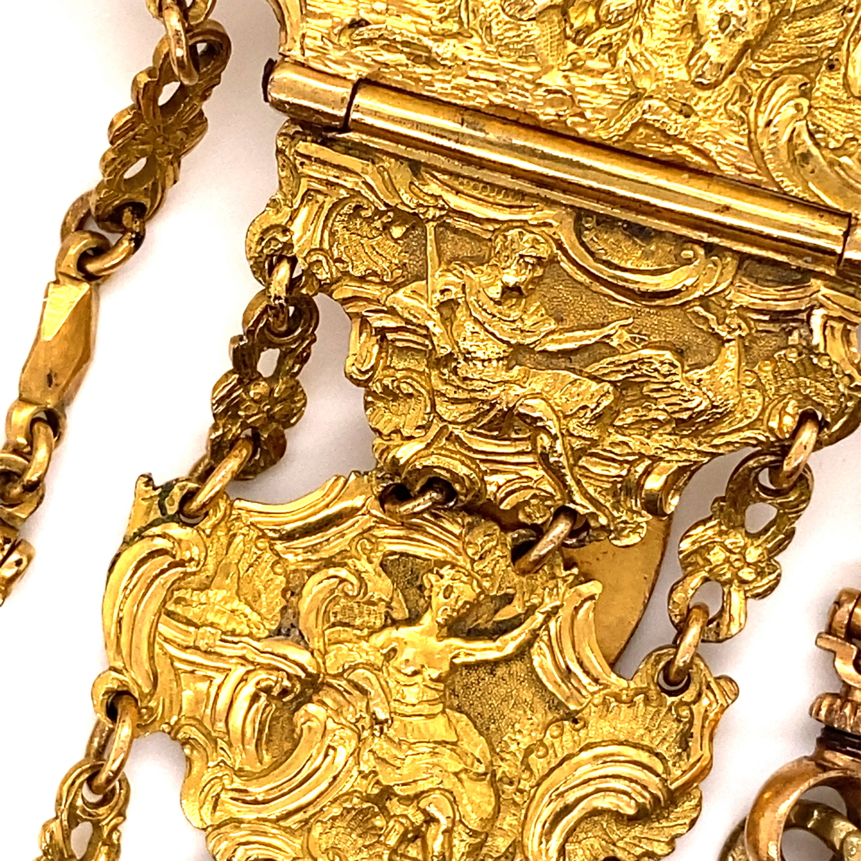 AN ANTIQUE GEORGIAN (LATE 18th / EARLY 19th C.) GILT METAL HEAVILY ENGRAVED CHATELAINE. THE BELT - Image 6 of 6