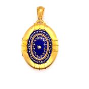 AN ANTIQUE 18ct YELLOW GOLD AND BLUE ENAMEL DIAMOND SET LOCKET WITH ARTICULATED BALE. MEASUREMENTS