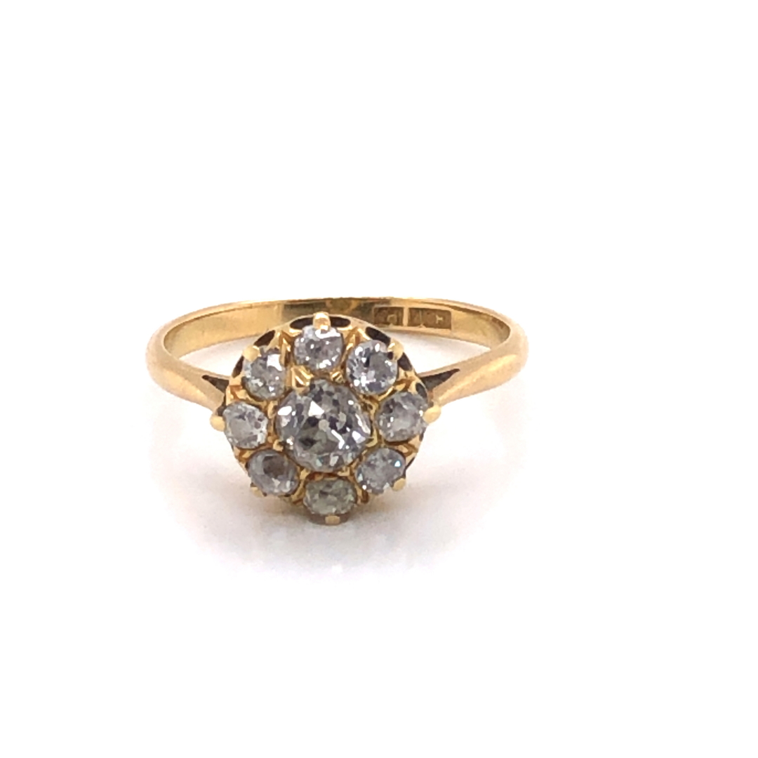 AN ANTIQUE OLD CUT DIAMOND AND 18ct STAMPED DAISY CLUSTER RING. THE OLD CUT DIAMONDS IN DROPPED CLAW - Image 2 of 3