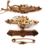 FOUR VICTORIAN ANTIQUE SWEETHEART BROOCHES. LARGEST BROOCH MEASURING 4.8cms. GROSS WEIGHT 9.9grms.