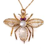 A PRECIOUS YELLOW METAL AND GEMSET INSECT PENDANT BROOCH SUSPENDED ON A 9ct GOLD 41cm, PRINCE OF