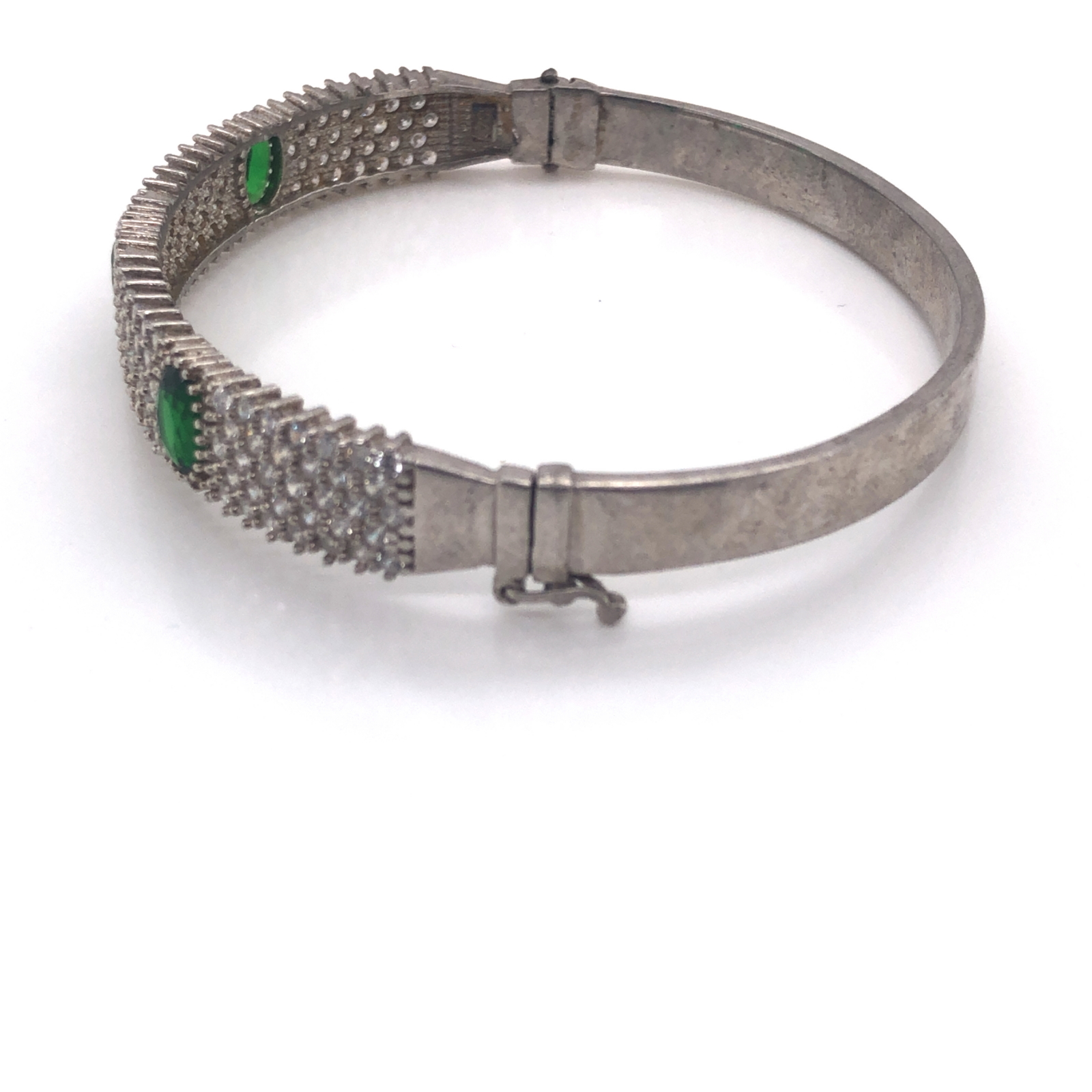 A SILVER AND CUBIC ZIRCONIA SET SPRUNG LOADED HINGED DRESS BANGLE WITH ATTACHED FIGURE OF EIGHT - Image 3 of 3