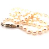 A UNIFORM ROW OF 68 CULTURED AKOYA PEARLS. SIZE RANGE FROM 5.5mm TO 6.0mm. ASSESSED COLOUR LIGHT-