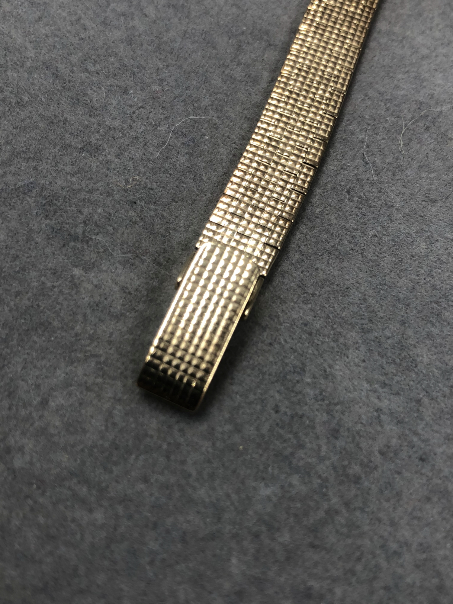 A 9ct GOLD TISSOT LADIES WRIST WATCH ON A BRICK STYLE STRAP WITH LADDER CLASP GROSS WEIGHT 21.2 grms - Image 3 of 7